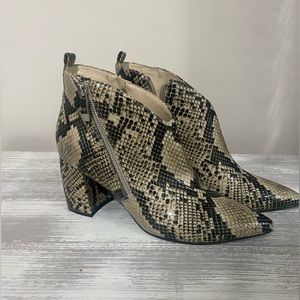 Marc Fisher size 8 snakeskin boots